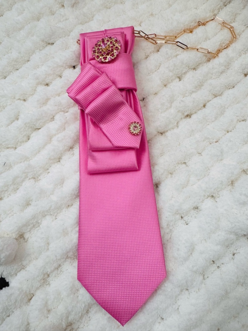 Beautiful Pink Textured Silk Women’s Tie Necklace with Decorative Brooches